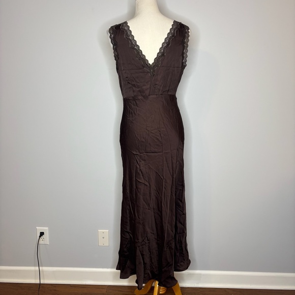 Gap - Brown Satin Lace-Trim V-Neck Maxi Slip Dress - Picture 6 of 6